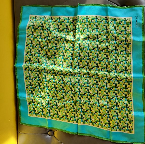 Coach Scarfs - Picture 3 of 14